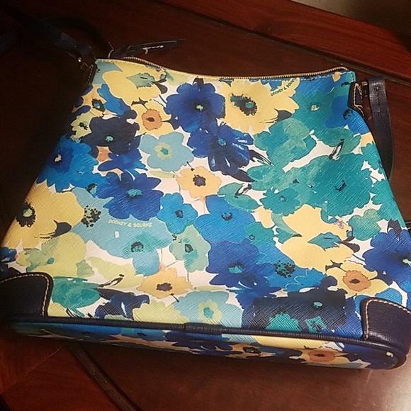 Dooney and Bourke floral canvas Crossbody bag - Picture 4 of 8